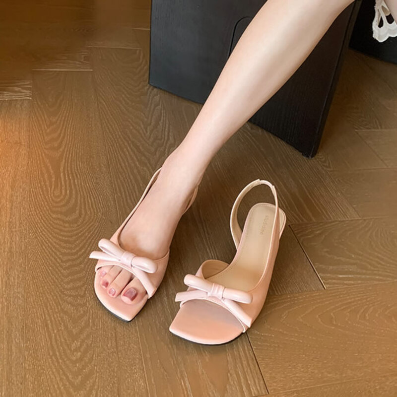 صنادل نسائية أنيقة بكعب منخفض  - مراجعة Slip Dress Satin وسعره